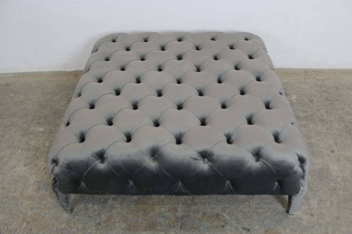 Chesterfield Hocker Sitzgelegenheit Samt Stoff Grau 1 x 1 Meter | Chesterfield - Bild 4