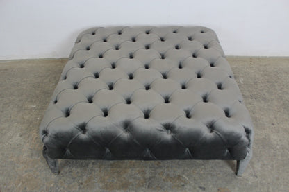 Chesterfield Hocker Sitzgelegenheit Samt Stoff Grau 1 x 1 Meter | Chesterfield - Bild 4