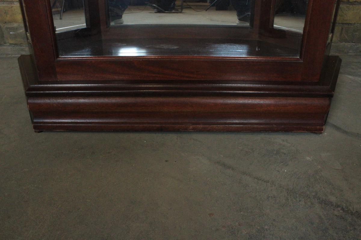 Vintage Mahagoni Vitrine Regal Aufbewahrung mit Spiegel Rundum Glas Made in USA | Made in USA - Bild 8