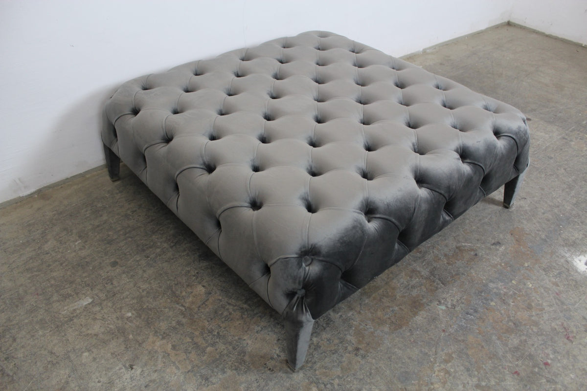 Chesterfield Hocker Sitzgelegenheit Samt Stoff Grau 1 x 1 Meter | Chesterfield - Bild 2