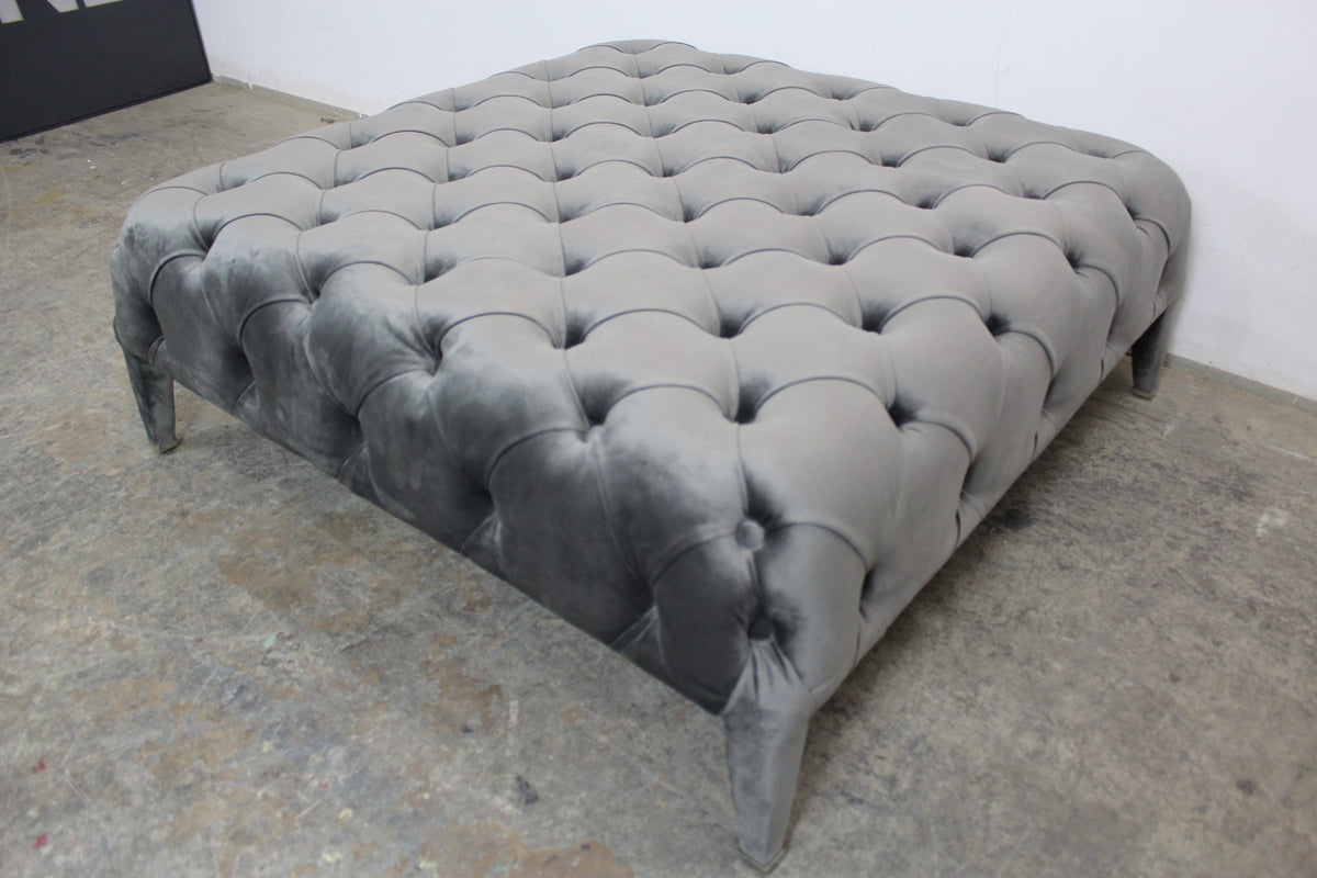 Chesterfield Hocker Sitzgelegenheit Samt Stoff Grau 1 x 1 Meter | Chesterfield - Bild 5