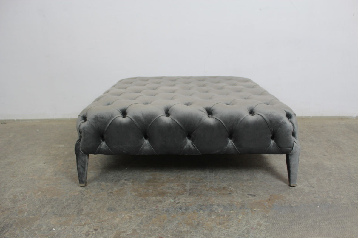 Chesterfield Hocker Sitzgelegenheit Samt Stoff Grau 1 x 1 Meter | Chesterfield - Bild 3