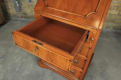 Englischer Sekretär Schubladen Schrank Leder Schreibfläche Eibenholz | ENGLISCHES MÖBELSTÜCK - Bild 9